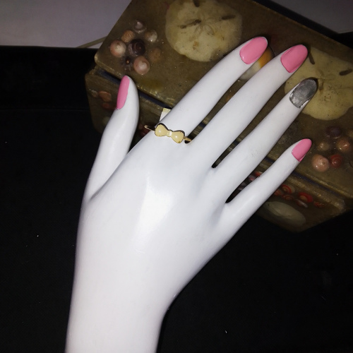 pink bow detailed gold ring